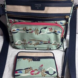 FOSSIL Crossbody and Wallet Set~Excellent like new condition♥️ ($195+$95~new)